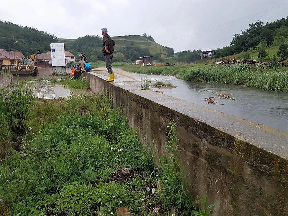 Preoții din Protopopiatul Săliște, în sprijinul oamenilor afectați de inundații 14687