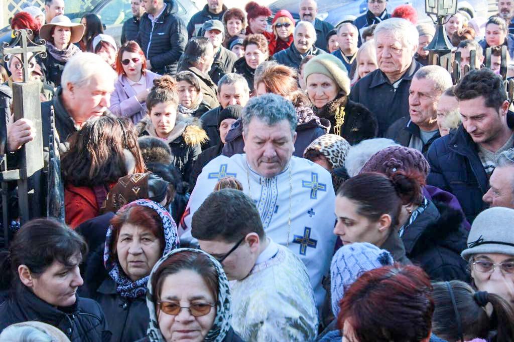 Cum s-a ridicat ansamblul parohial de la Roşu 14639