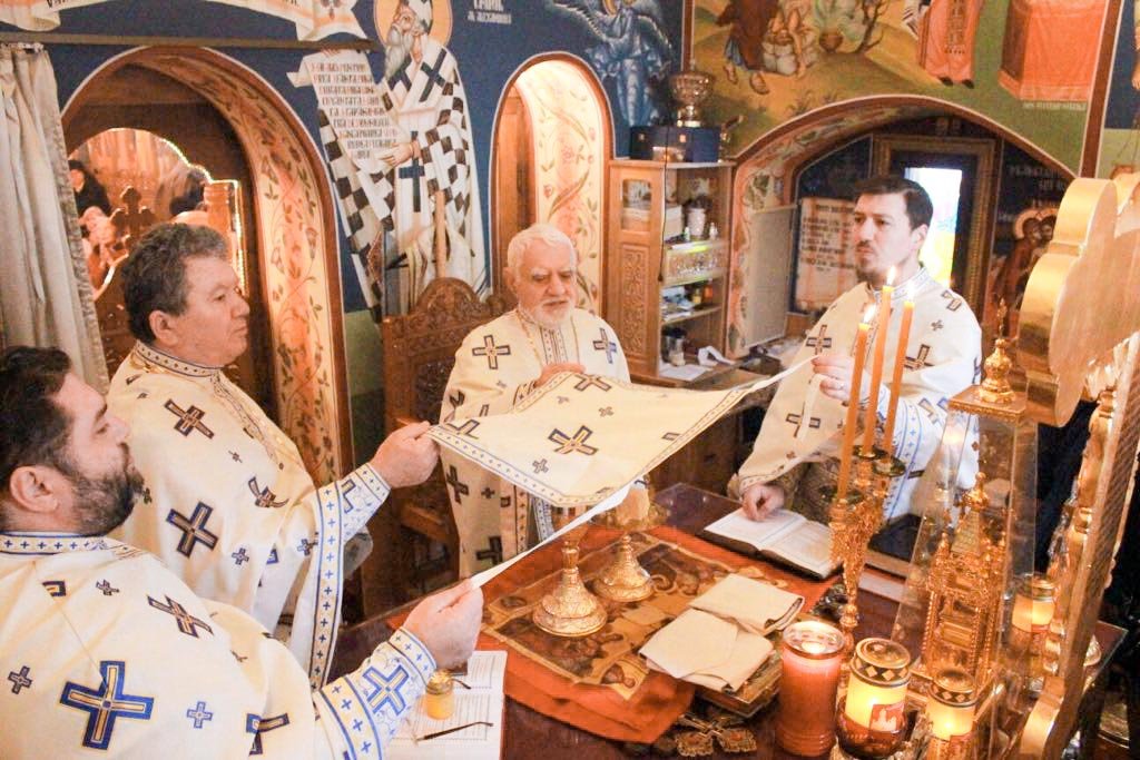 Cum s-a ridicat ansamblul parohial de la Roşu 14640