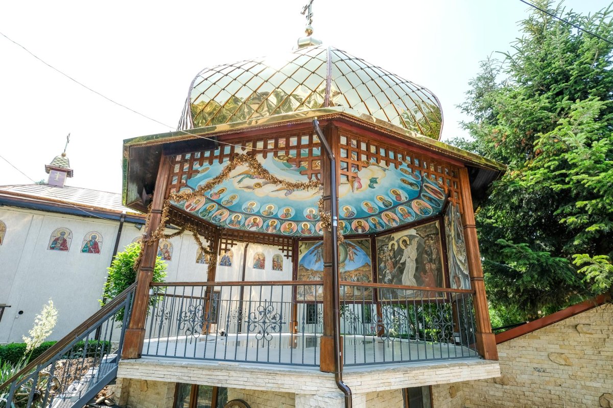 Cum s-a ridicat ansamblul parohial de la Roşu 14641