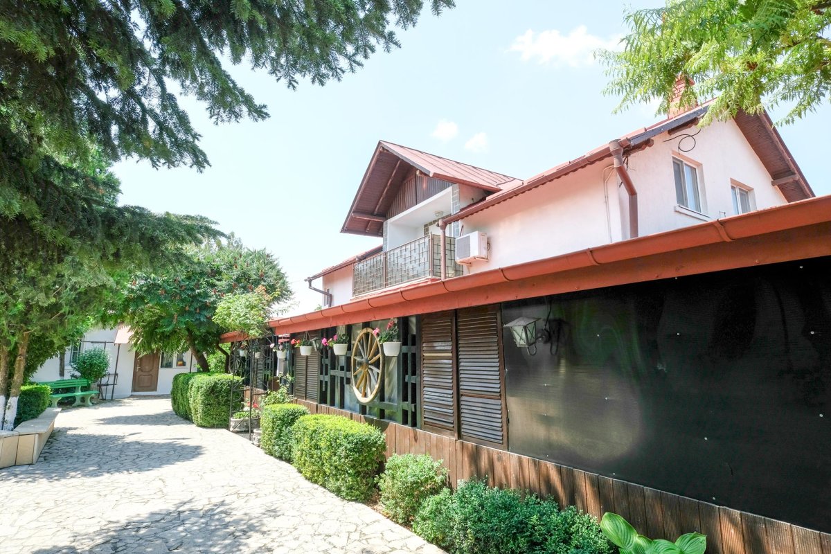 Cum s-a ridicat ansamblul parohial de la Roşu 14643