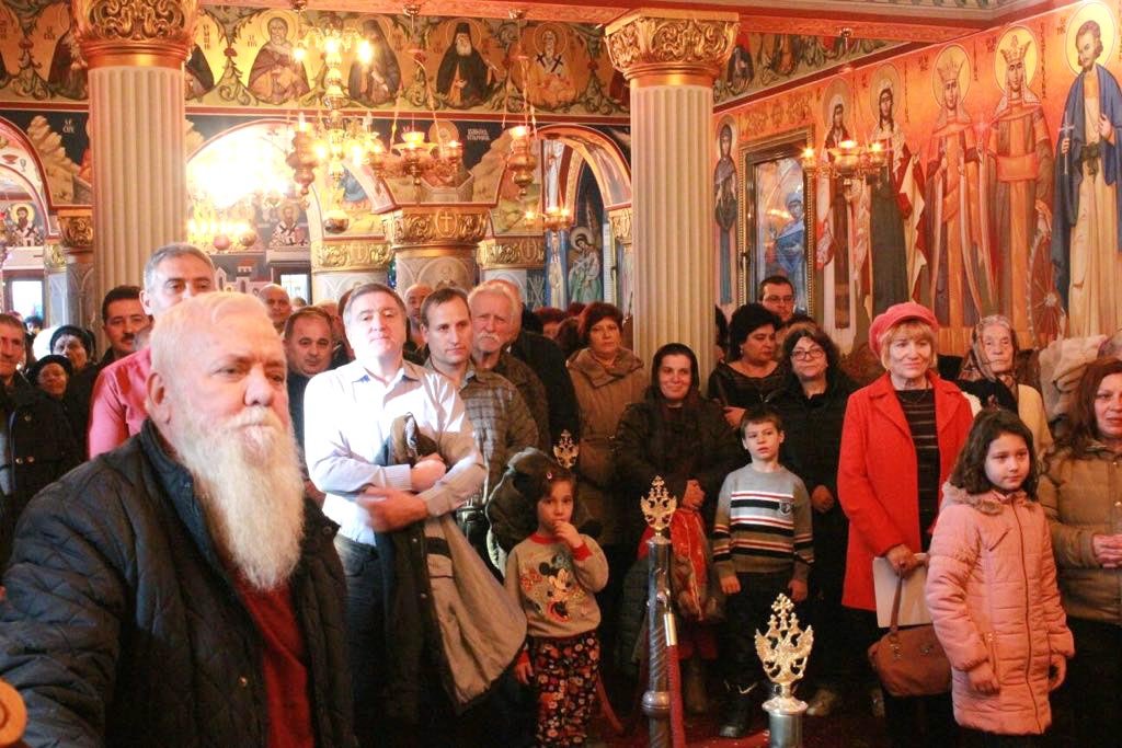 Cum s-a ridicat ansamblul parohial de la Roşu 14645