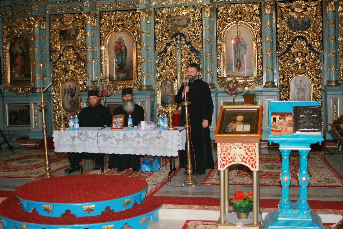 Seară duhovnicească în Biserica „Naşterea Maicii Domnului” din Sânnicolau Mare 14552
