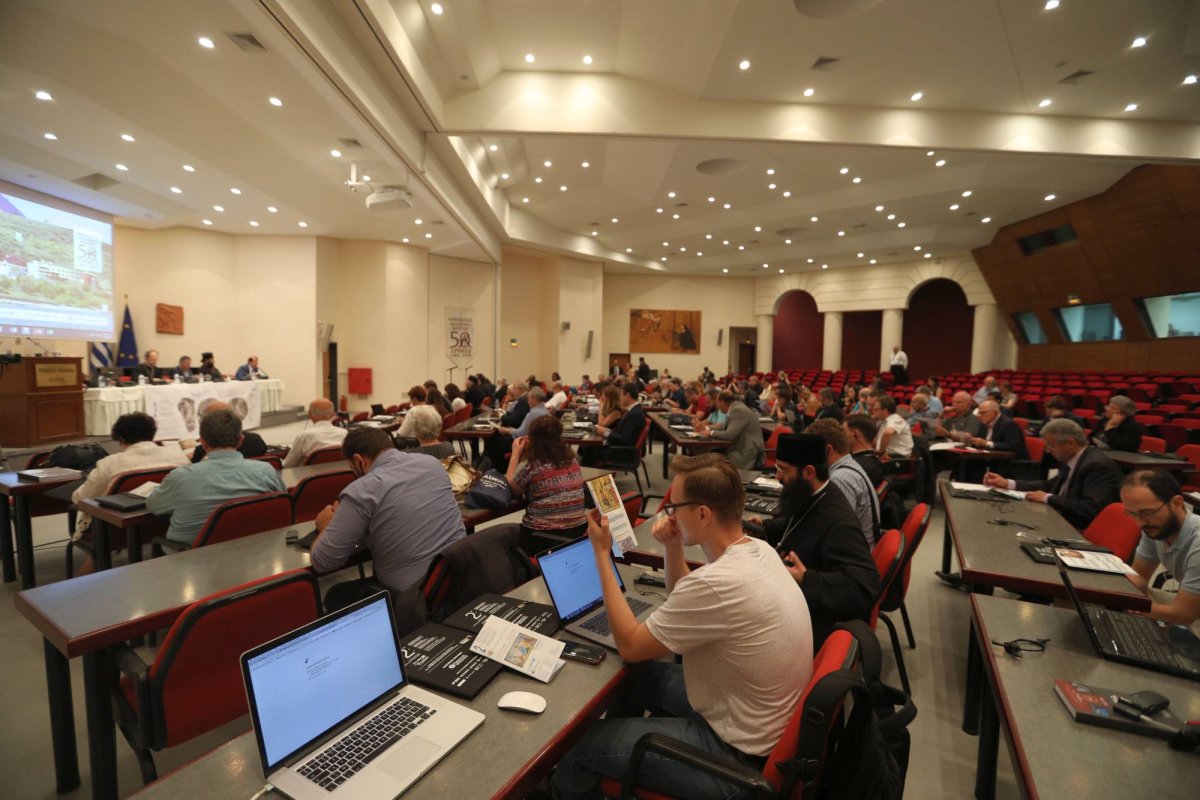 Discernământul, virtutea care ne scapă de sclavia digitală 14932