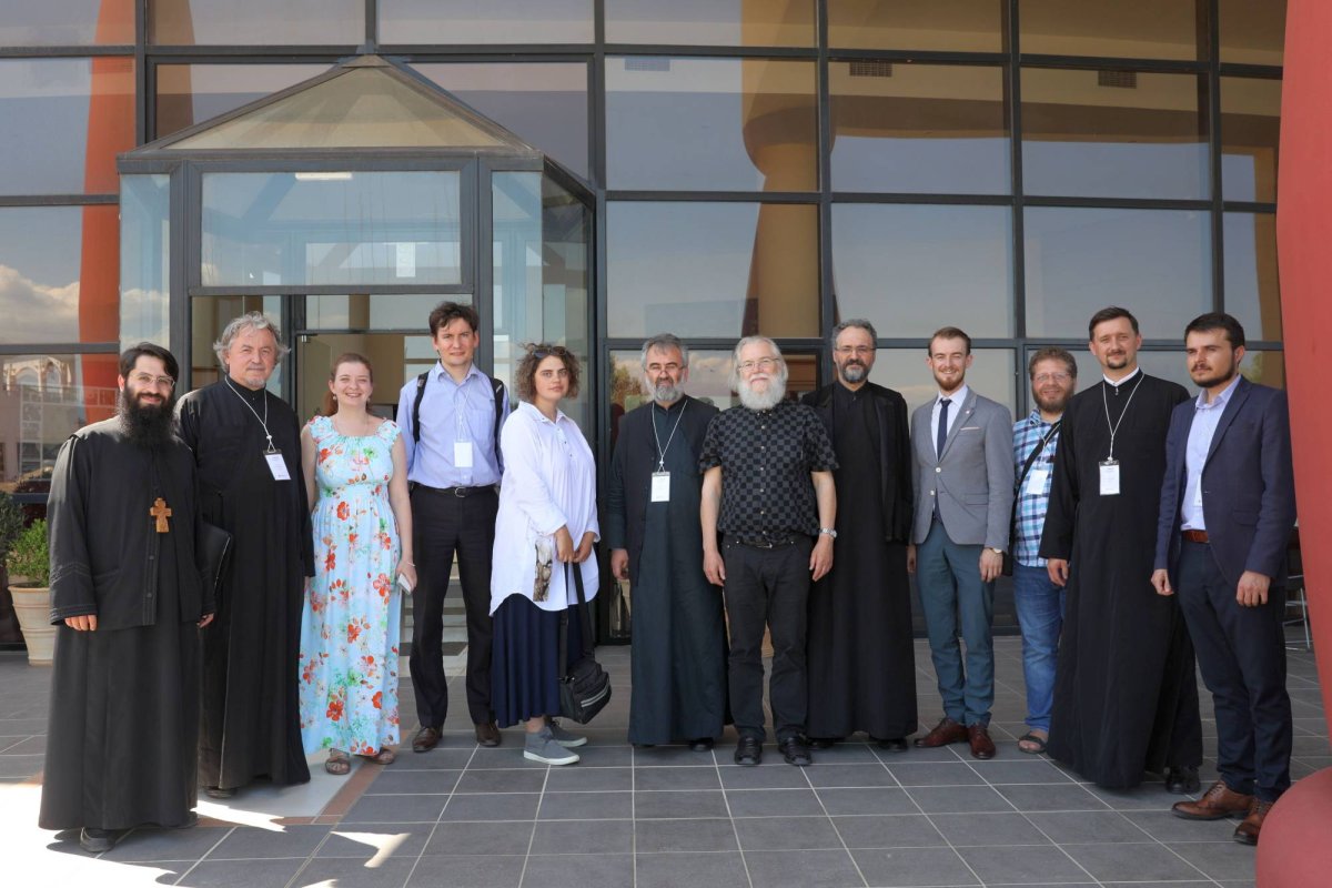 Discernământul, virtutea care ne scapă de sclavia digitală 14934