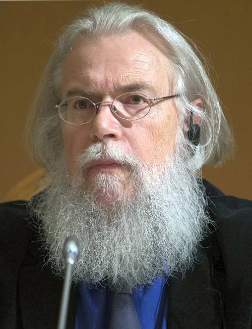 Discernământul, virtutea care ne scapă de sclavia digitală 14936