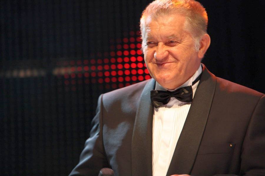 PORTRET: Dorel Vișan - întâlnire cu adevărul pe scenă, în poezie și în viață 14915