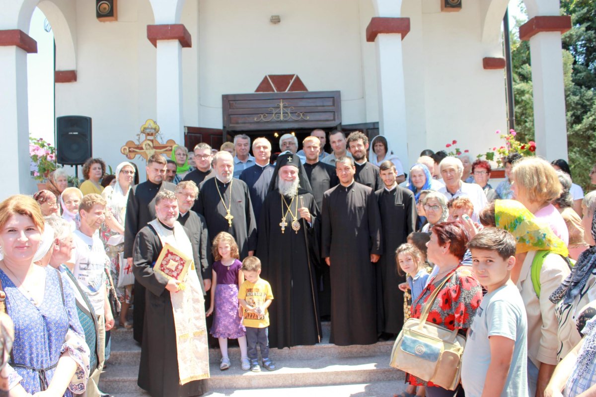 Binecuvântare şi bucurie sfântă în parohiile oltene 14387