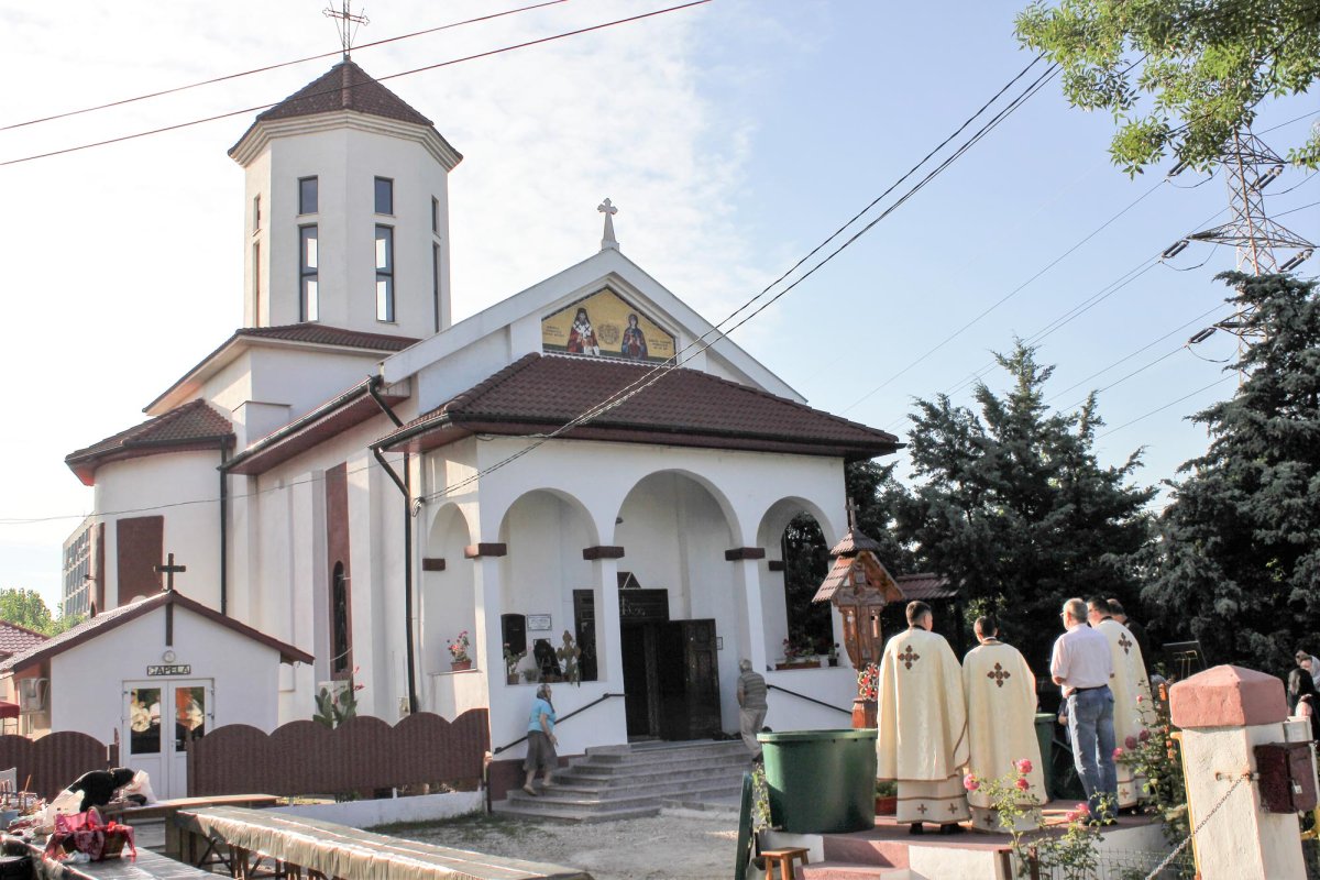 Binecuvântare şi bucurie sfântă în parohiile oltene 14389