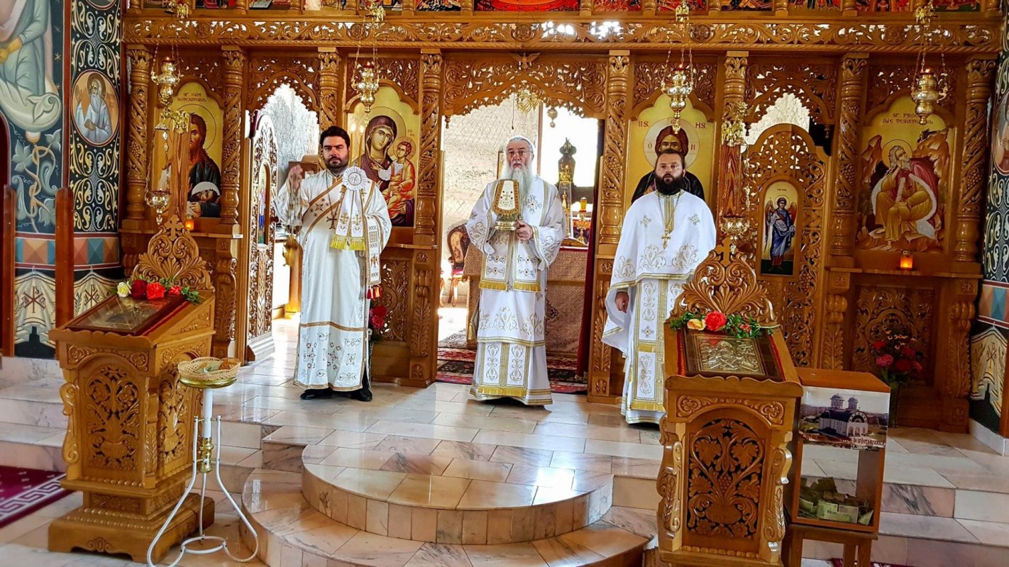 Binecuvântare şi bucurie sfântă în parohiile oltene 14391