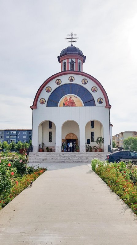 Binecuvântare şi bucurie sfântă în parohiile oltene 14393