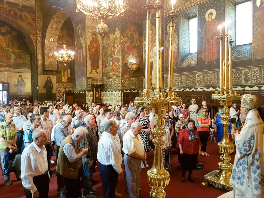 Slujiri arhiereşti în Mitropolia Munteniei şi Dobrogei 14408