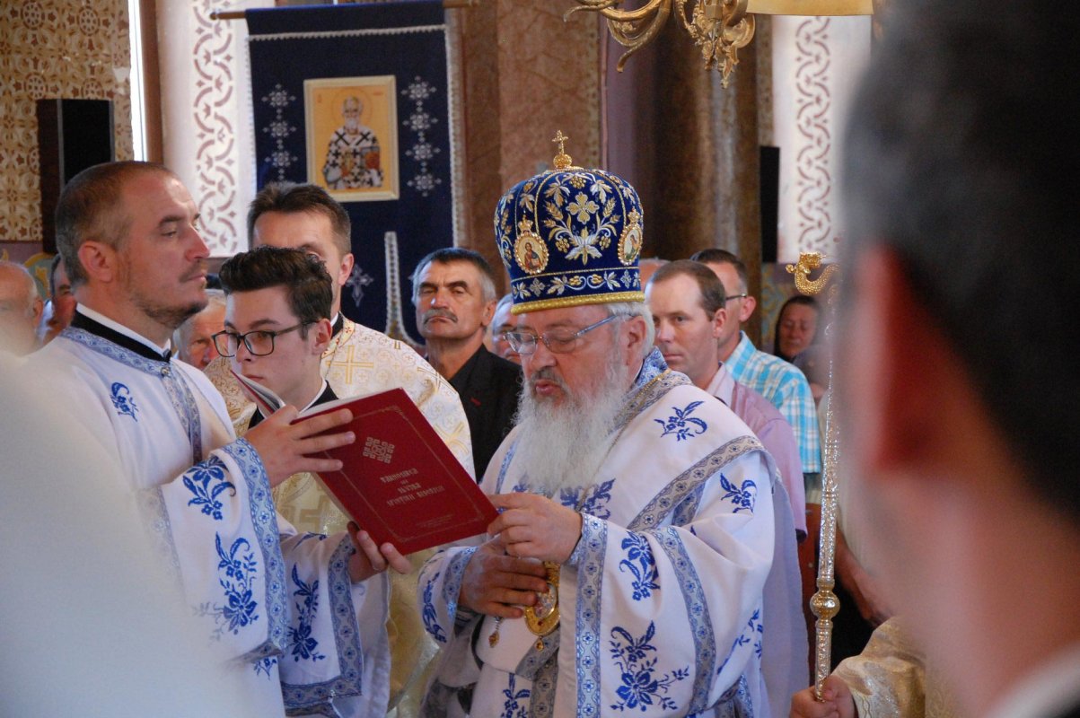 Slujiri arhierești și târnosiri în Duminica a șaptea după Rusalii 14375