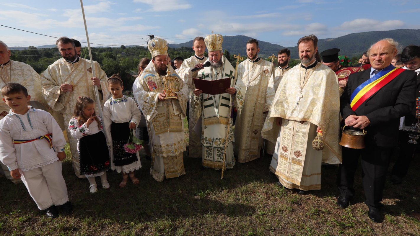 Slujiri arhierești și târnosiri în Duminica a șaptea după Rusalii 14378