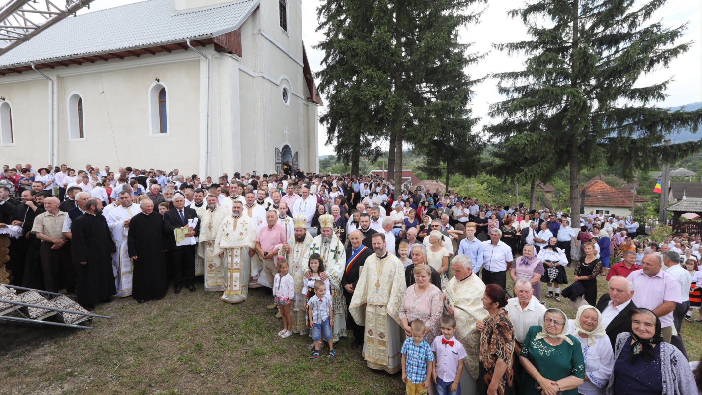 Slujiri arhierești și târnosiri în Duminica a șaptea după Rusalii 14379