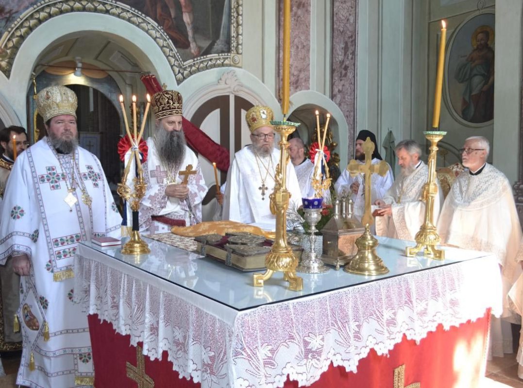 Slujiri arhierești și târnosiri în Duminica a șaptea după Rusalii 14380