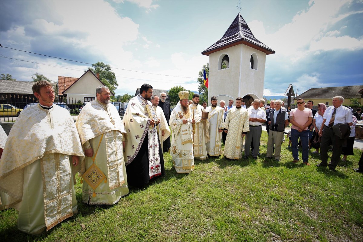 Slujiri arhierești și târnosiri în Duminica a șaptea după Rusalii 14383