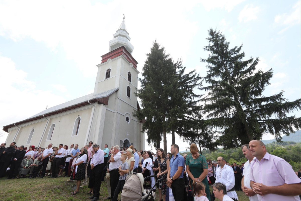 Slujiri arhierești și târnosiri în Duminica a șaptea după Rusalii 14385
