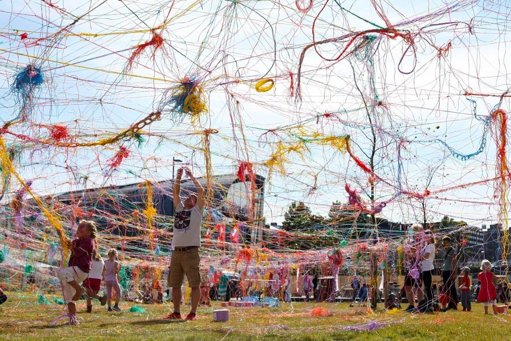 Teatru de stradă într-un festival la Bucureşti 14423