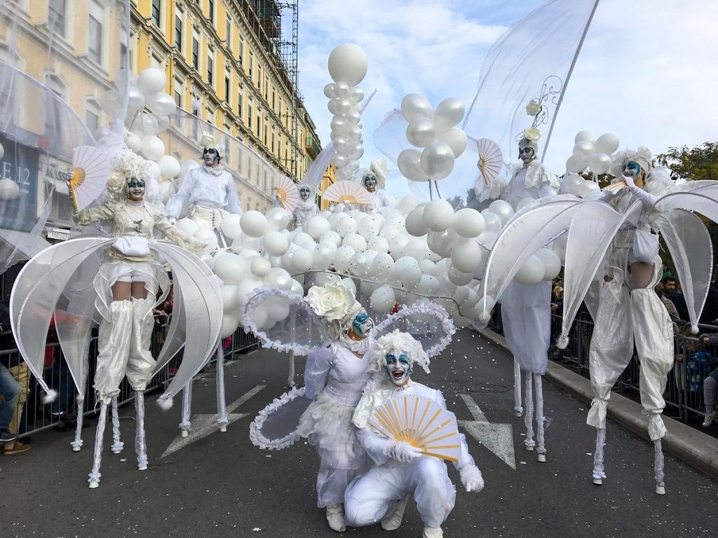 Teatru de stradă într-un festival la Bucureşti 14425