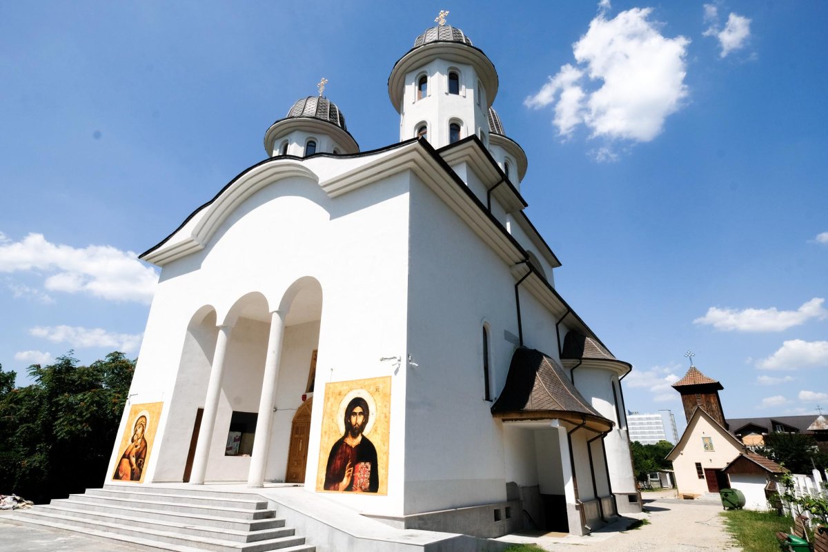 „Am văzut sfântul locaş crescând în faţa ochilor” 14316