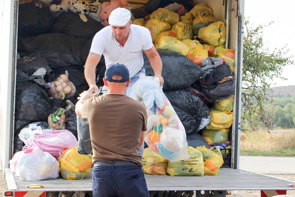 Doi ani de filantropie prin proiectul „Banca de haine” 14323