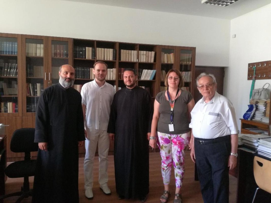 Donaţie de carte pentru teologii craioveni 14294