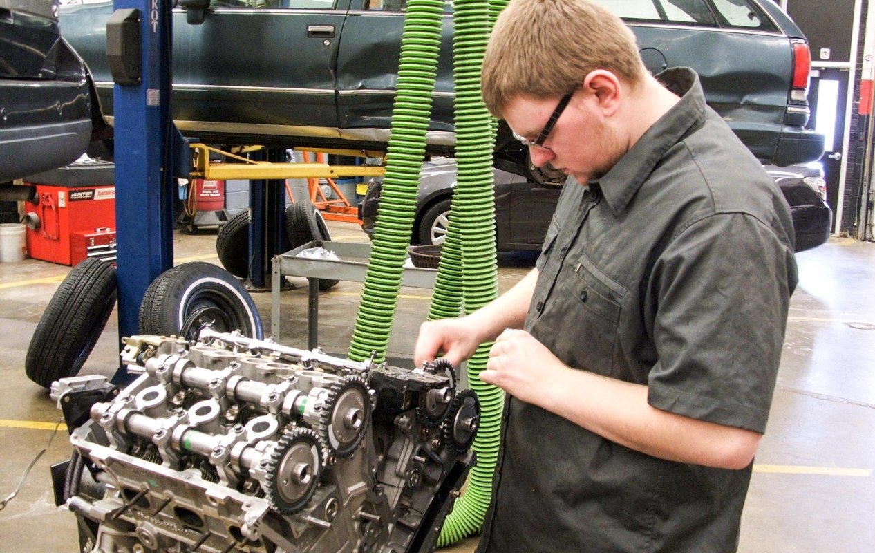 Tot mai mulţi elevi în învăţământul profesional 14331