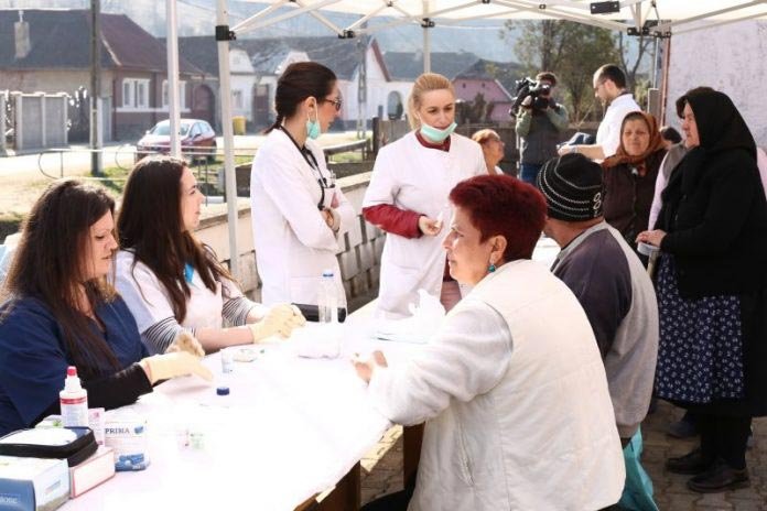 Asistență medicală gratuită pentru 100 de persoane defavorizate din sate sibiene 14141