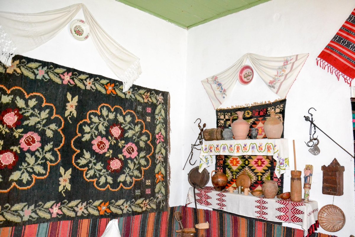 Colecție etnografică inedită la Pomârla 14103