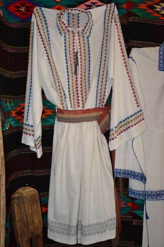 Colecție etnografică inedită la Pomârla 14105