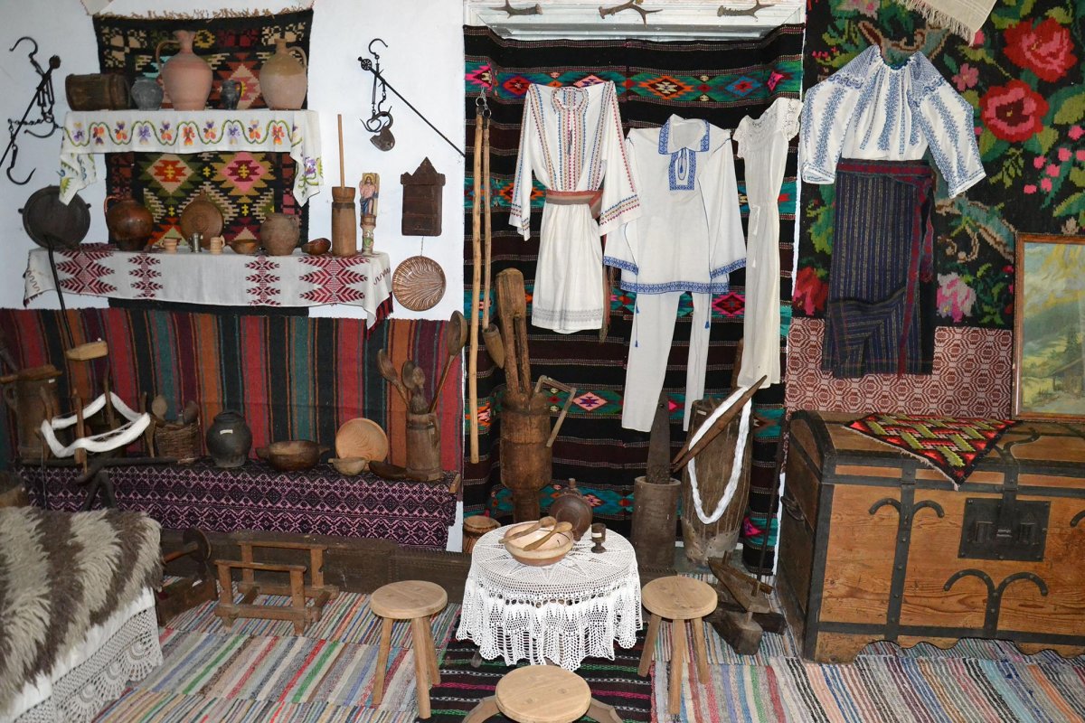 Colecție etnografică inedită la Pomârla 14110