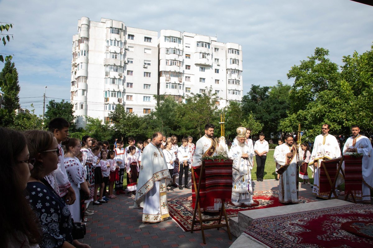 Slujiri arhierești în Muntenia și Dobrogea 14053