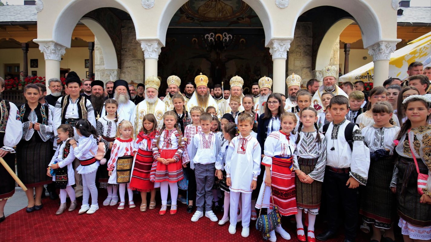 Slujiri arhierești și hramuri 14019