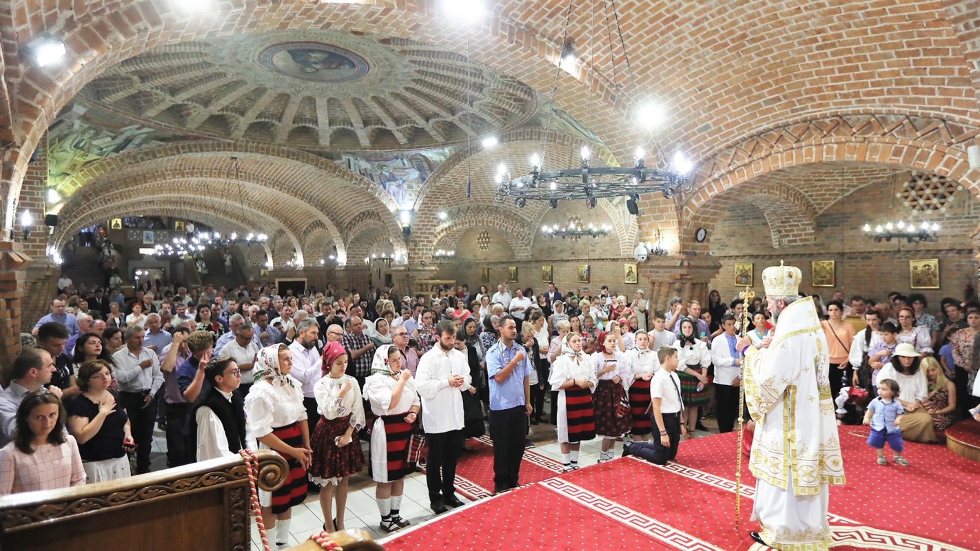 Slujiri arhierești și hramuri în Duminica a 8-a după Rusalii 13948