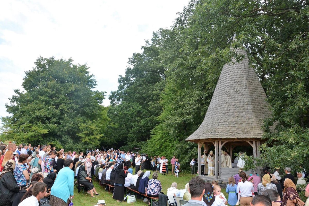 Slujiri arhierești și hramuri în Duminica a 8-a după Rusalii 13952