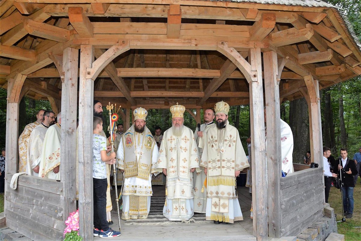 Slujiri arhierești și hramuri în Duminica a 8-a după Rusalii 13953