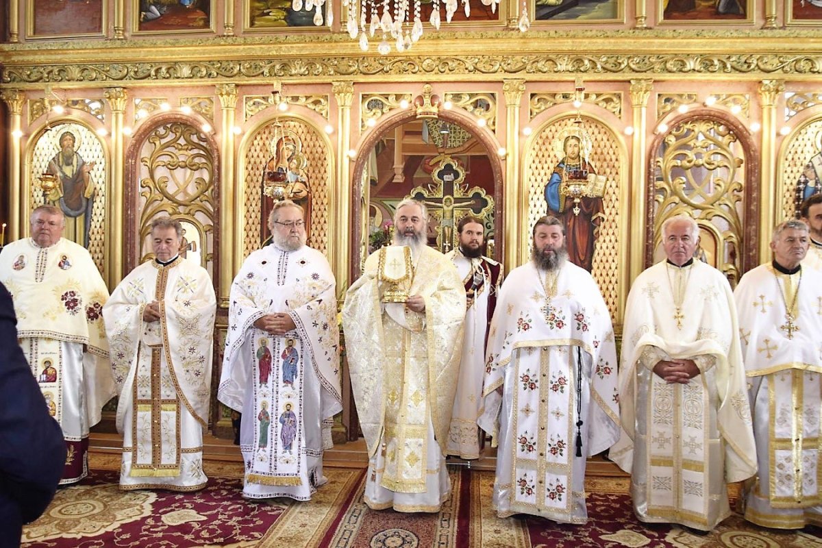 Slujiri arhierești și hramuri în Duminica a 8-a după Rusalii 13959