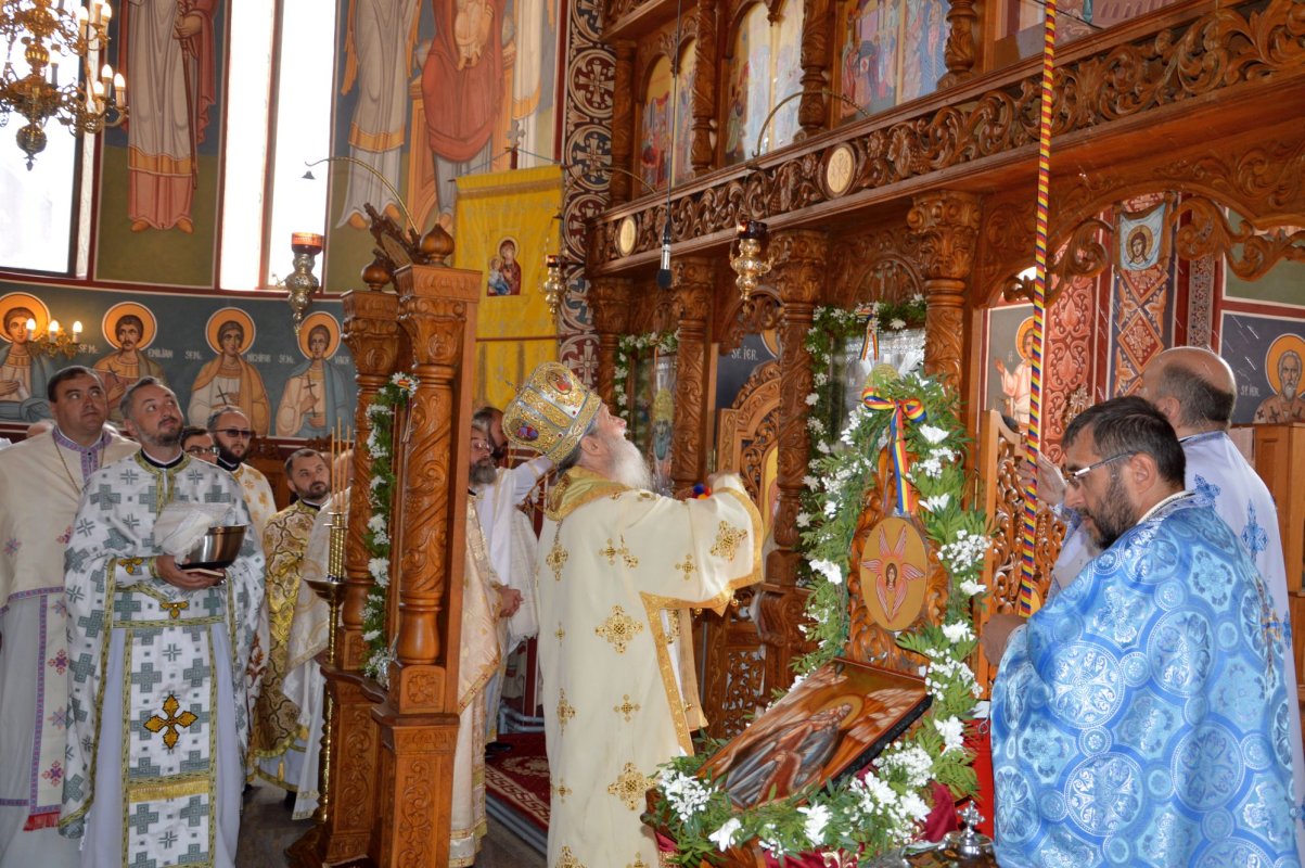 A fost sfinţită pictura bisericii din Botoşana 13836