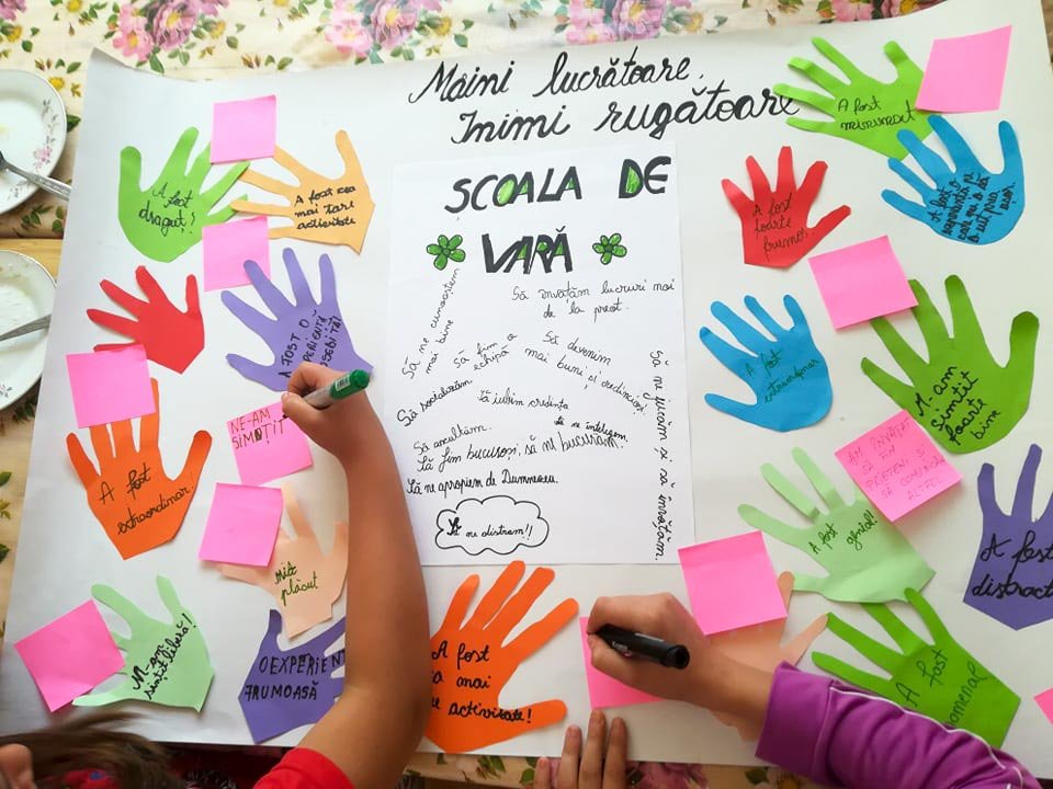 Şcoli de vară în Arhiepiscopia Romanului şi Bacăului 13895