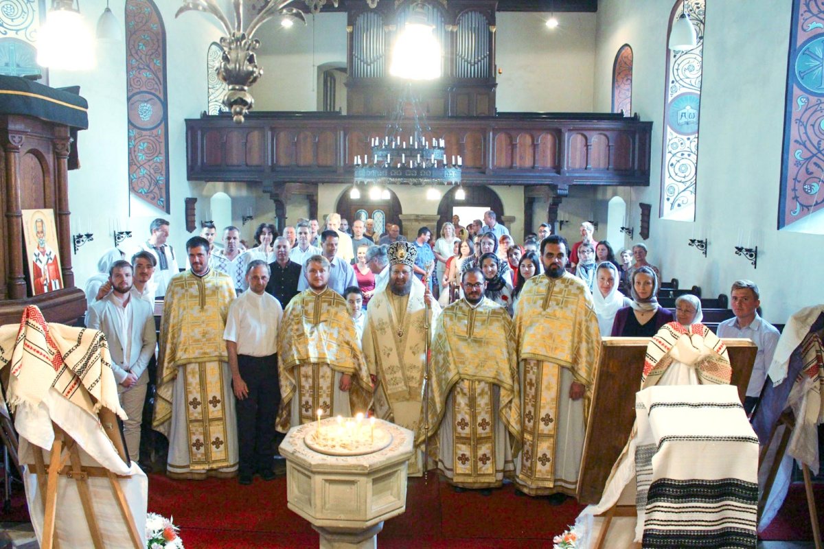 Slujire arhierească în parohia românilor din Halle, Germania 13893