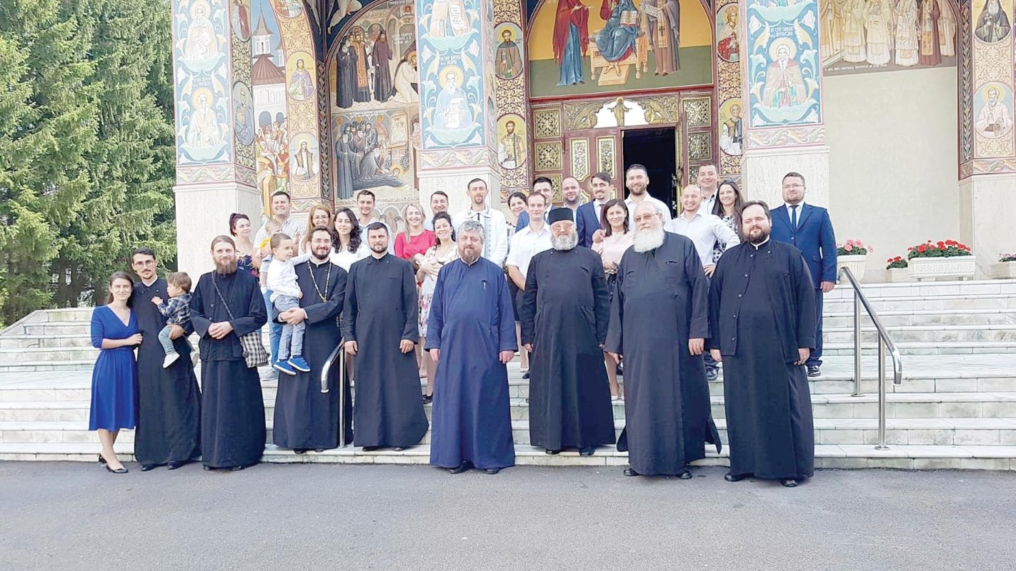 Întâlnire după 10 ani la seminarul de la Neamţ 13811