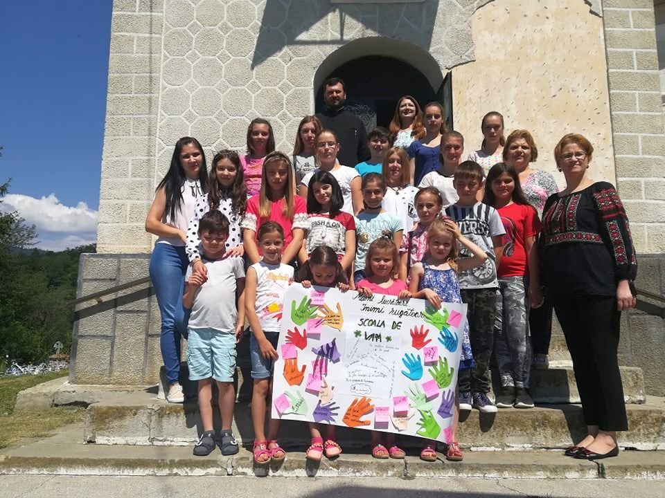 Şcoli de vară în tinda bisericii 13762
