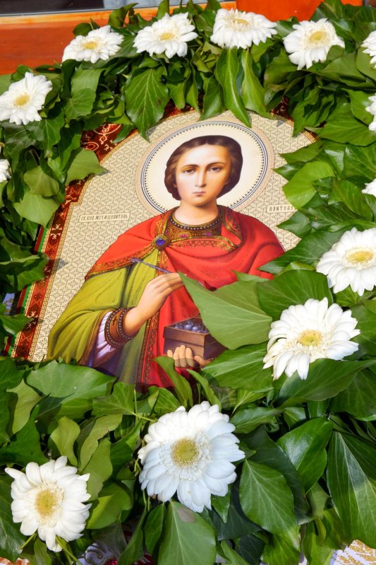 Cinstirea Sfântului Pantelimon la metocul Episcopiei Caransebeșului 13732