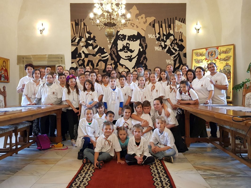 Copii din ţară şi străinătate în tabără la Putna 13637