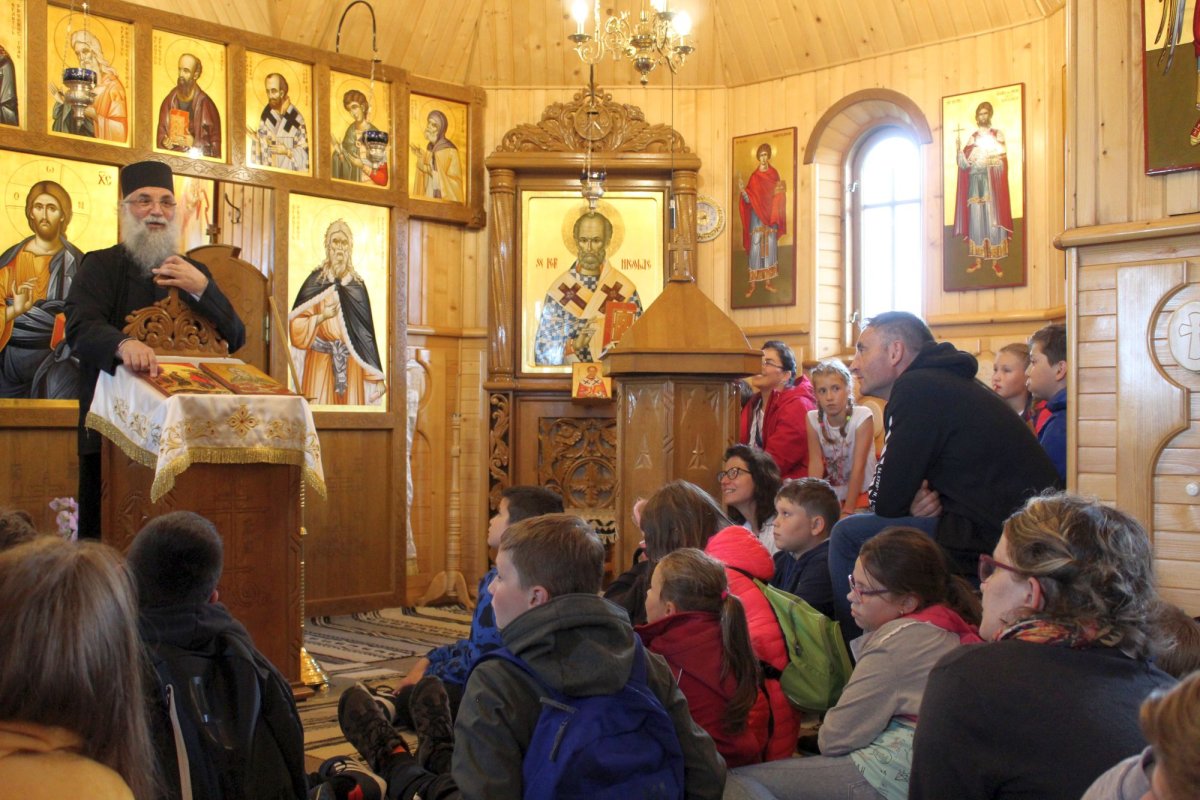 Copii din ţară şi străinătate în tabără la Putna 13638