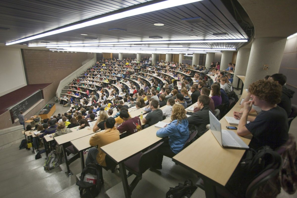 Viitorul tinerilor noștri, larg deschis spre Occident 13927