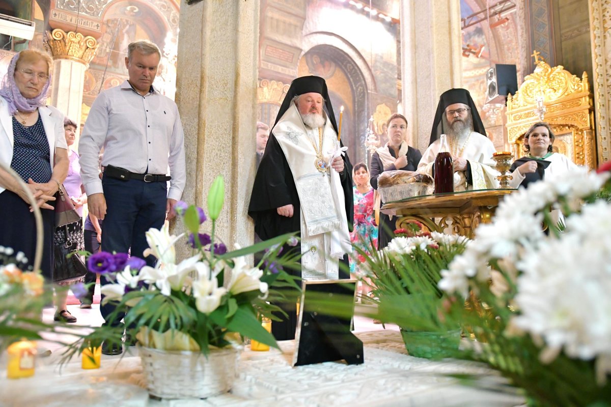 Slujbă de pomenire pentru Patriarhii Iustin și Teoctist 13619