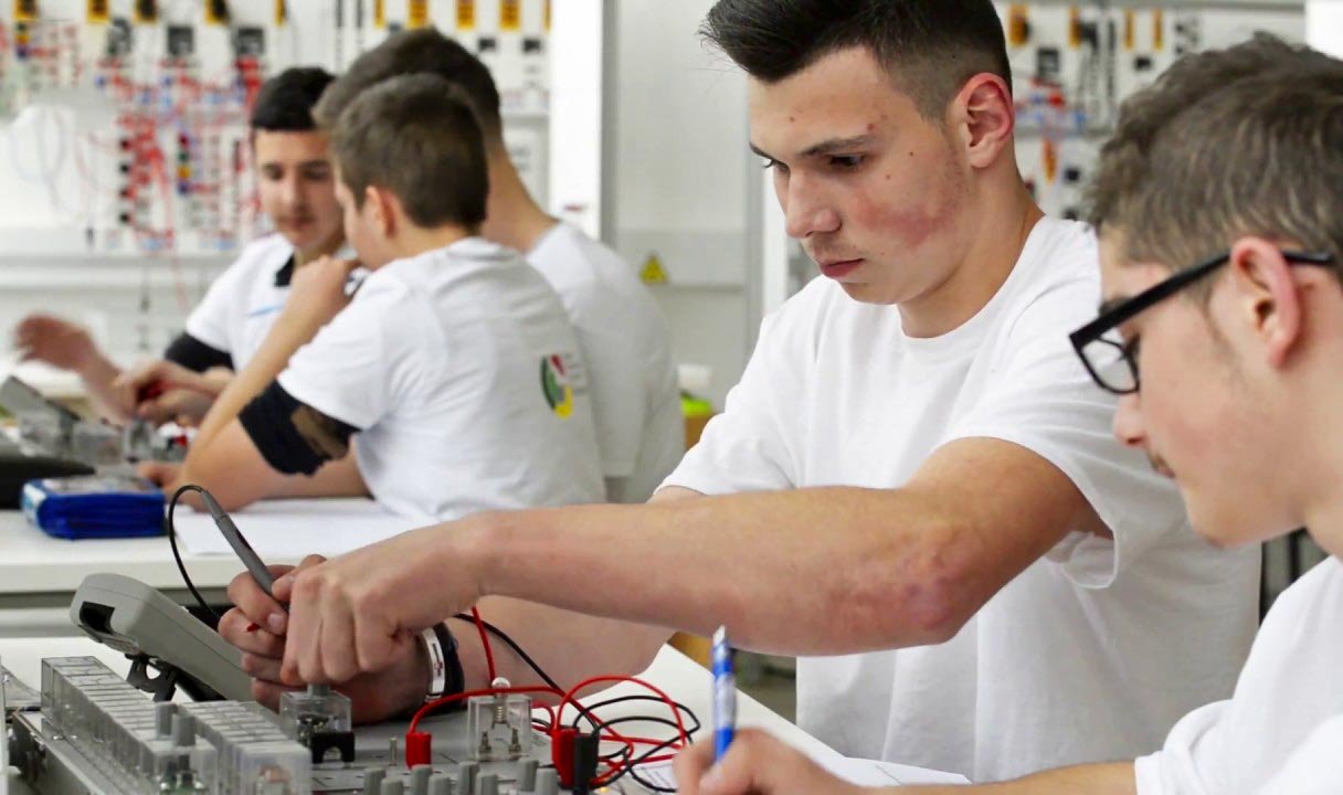 Locuri de muncă pentru absolvenţii de profesională 13492