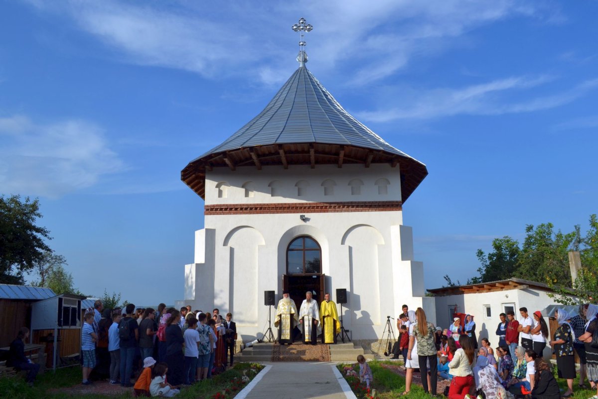 Slujbă misionară în Parohia Unguroaia, Protopopiatul Botoşani 13416